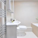 desain-kamar-mandi-kecil-elegan
