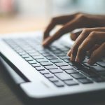 cara-cek-keyboard-laptop