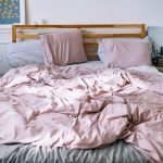 cara-mencuci-sprei-yang-sangat-kotor