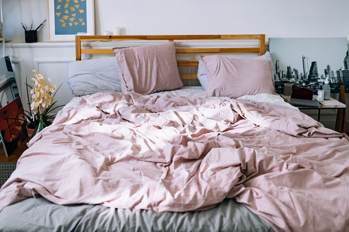 cara-mencuci-sprei-yang-sangat-kotor