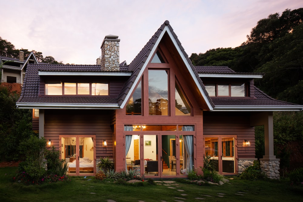 cat-eksterior-rumah-warna-coklat